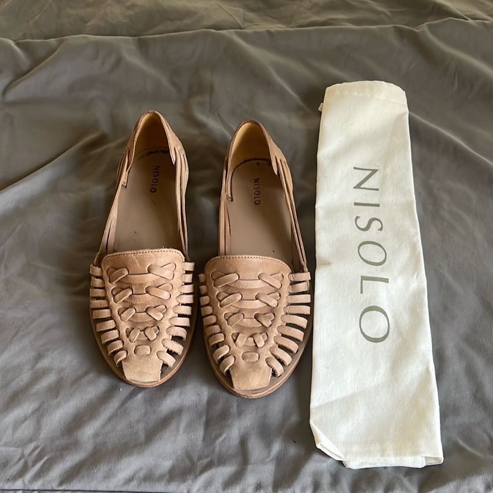 Women’s Nisolo huaraches in Almond, size 7 (fits closer to 7.5/8)